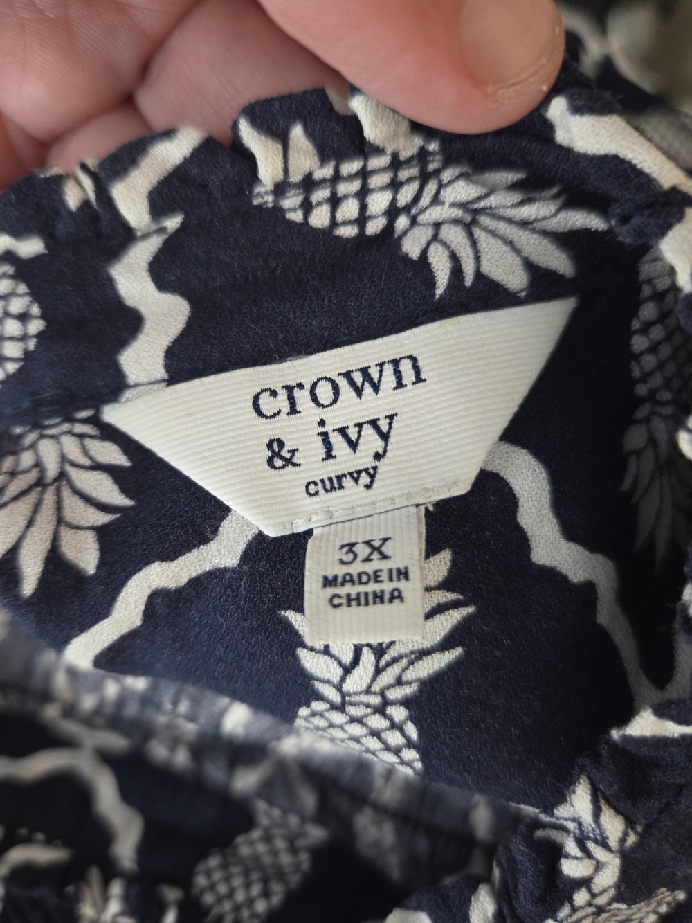 crown & ivy Navy and White Pineapple Print Smocked Tank 3X (6777) - Picture 4 of 5